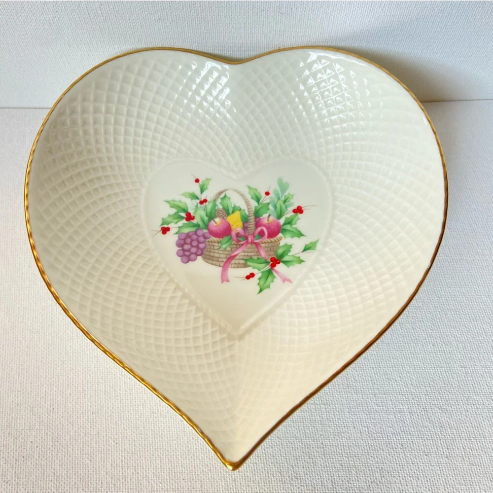 Mikasa Christmas Spirit Ivory Bone China Narumi Japan heart shaped trinket dish